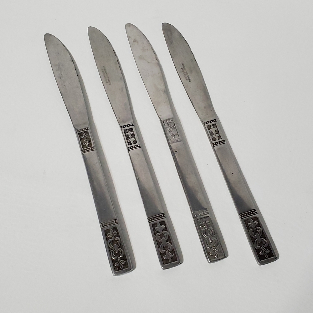 Vintage Customcraft Stainless Utensils Butter Knives Fleur de Lis Flatware